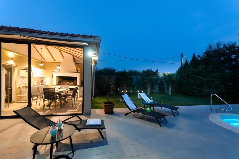 Patio, Garden, sunbed