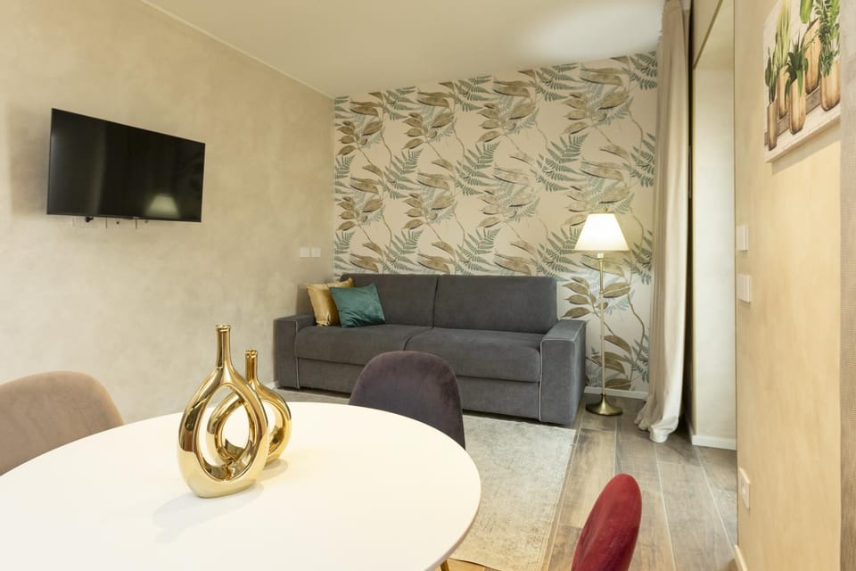 Communal lounge/ TV room, TV and multimedia, Living room, Seating area, Evening entertainment