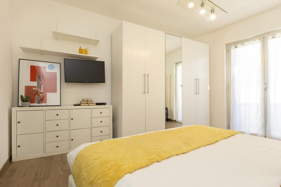 Bed, TV and multimedia, Photo of the whole room, Bedroom, wardrobe