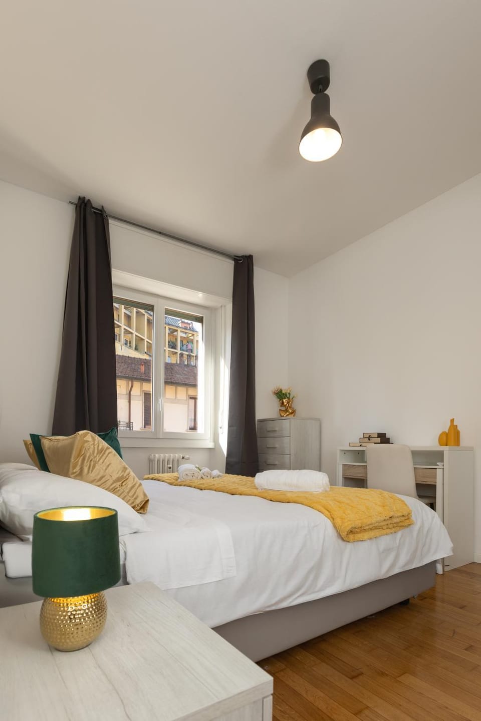 Bed, Photo of the whole room, Bedroom