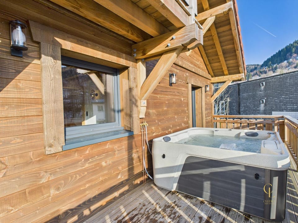 Hot Tub, Balcony/Terrace, Mountain view