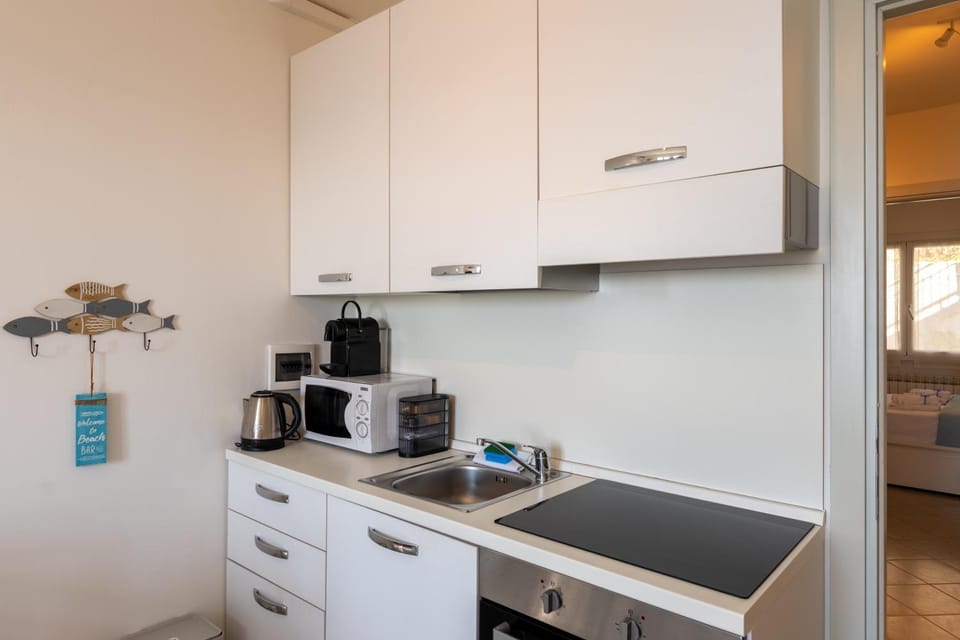 Kitchen or kitchenette, microwave, oven, stove