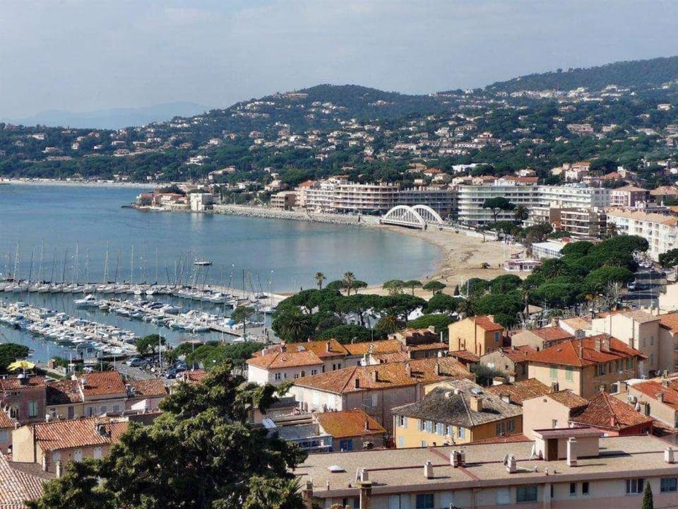 SM180-305 SAINTE MAXIME Appartement Vue mer T2 Piscine et parking Apartment in Sainte-Maxime