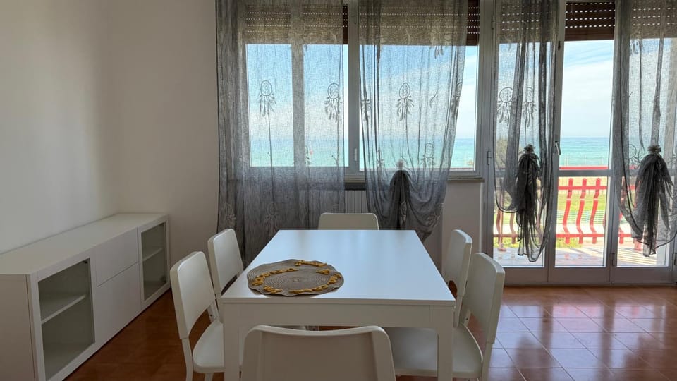 M001 - Marcelli, trilocale vista mare Apartment in Marcelli