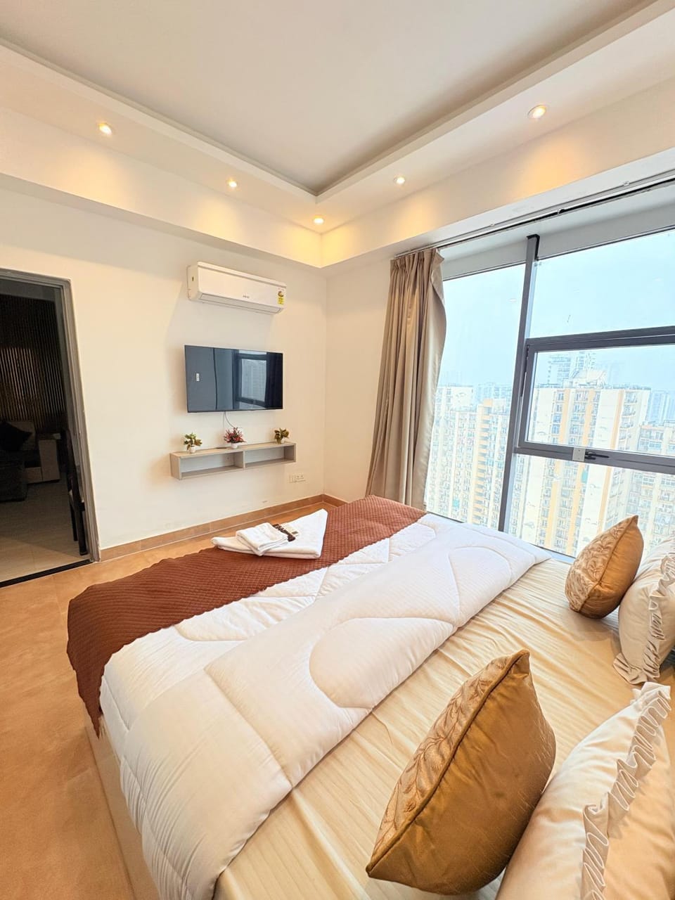 Luxurious house 1bhk with swimming pool Apartment in Noida