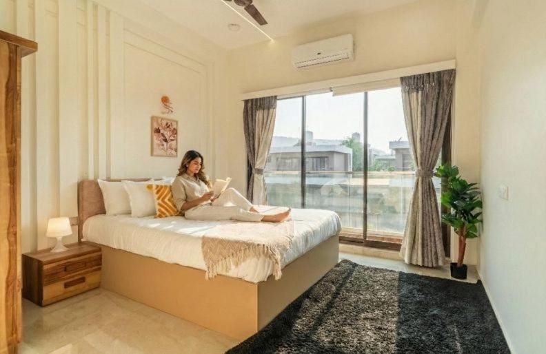Bed, Photo of the whole room, Bedroom, group of guests, air conditioner