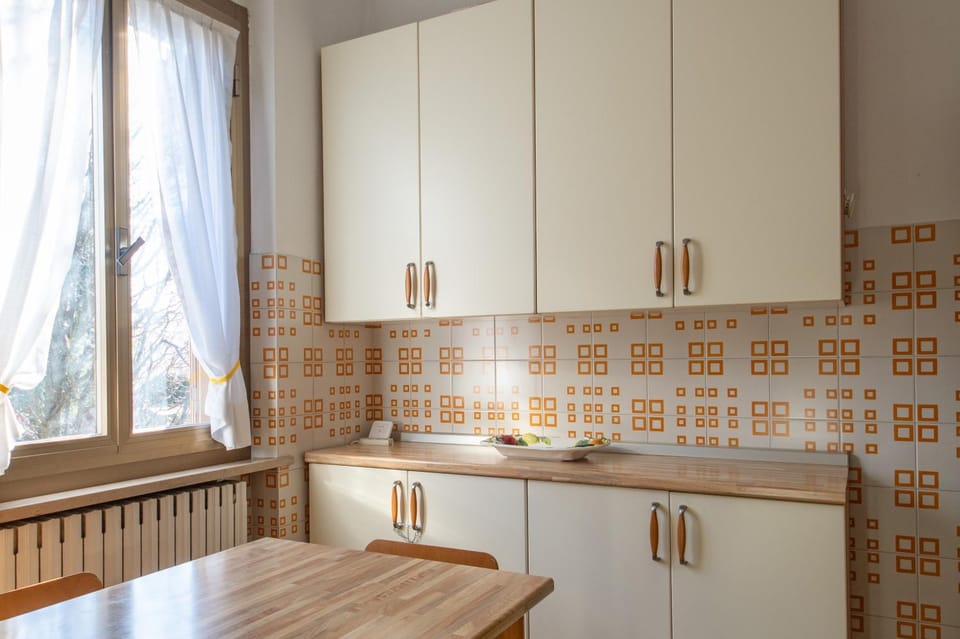 Dining area, kitchen