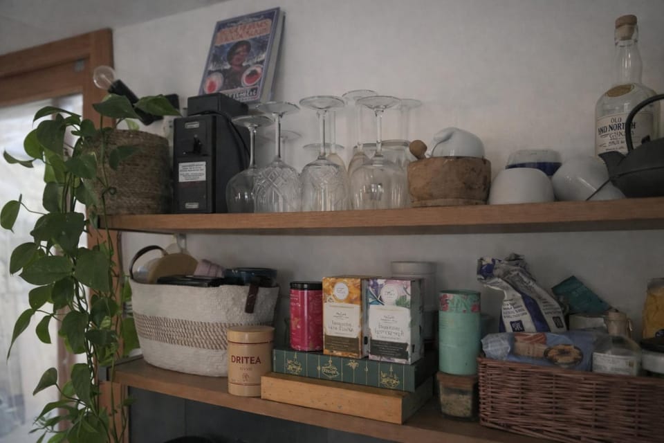 Coffee/tea facilities, Kitchen or kitchenette, Food and drinks, Decorative detail, Food