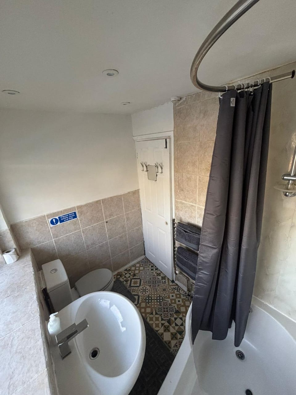Cosy room 3 Gatwick airport Bed and Breakfast in Crawley