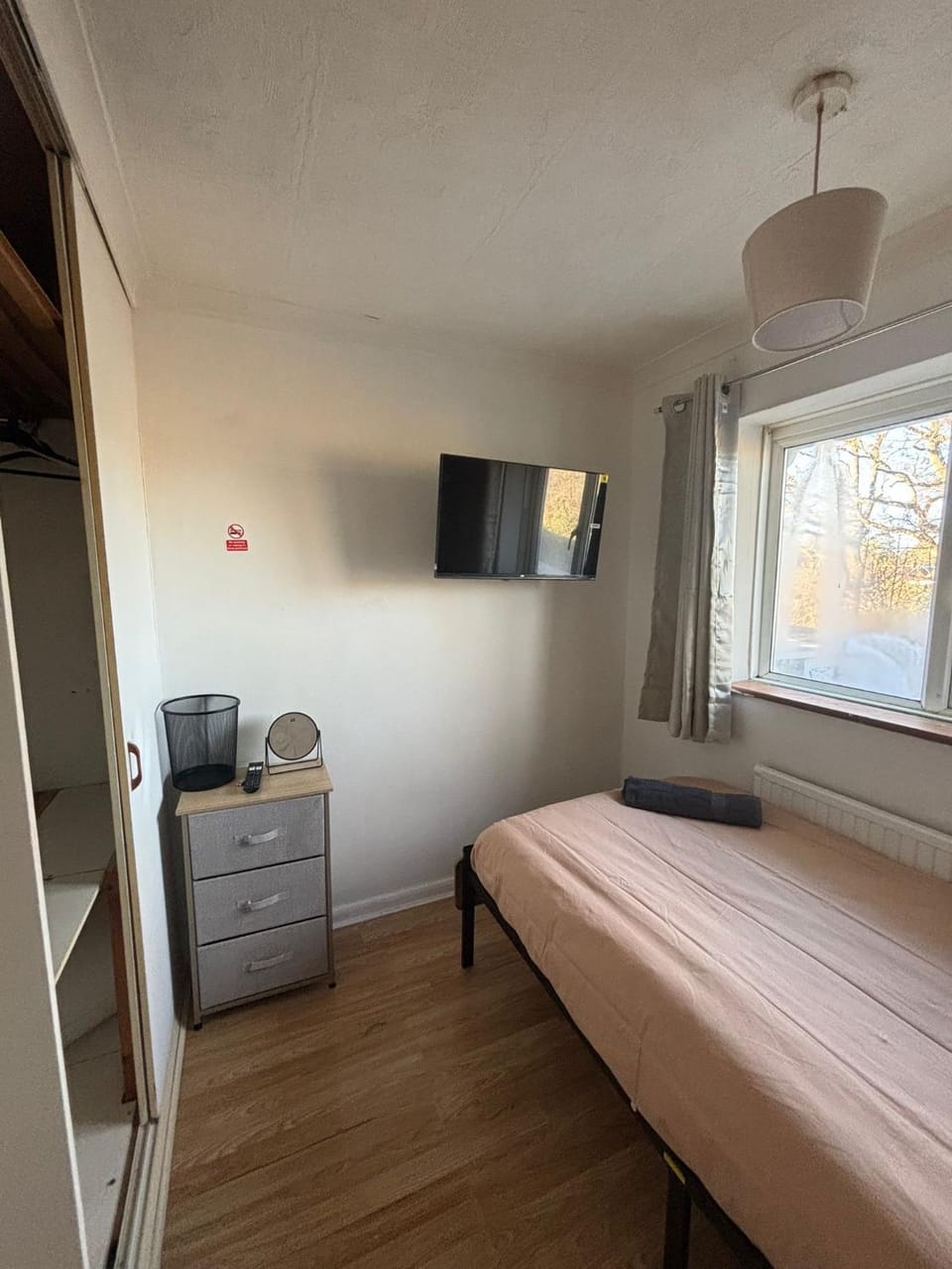 Cosy room 3 Gatwick airport Bed and Breakfast in Crawley