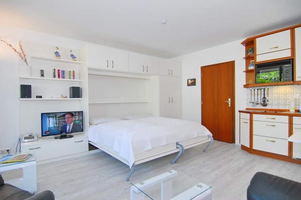 Klaus-Groth-Straße 2, Whg 10 Apartment in Westerland