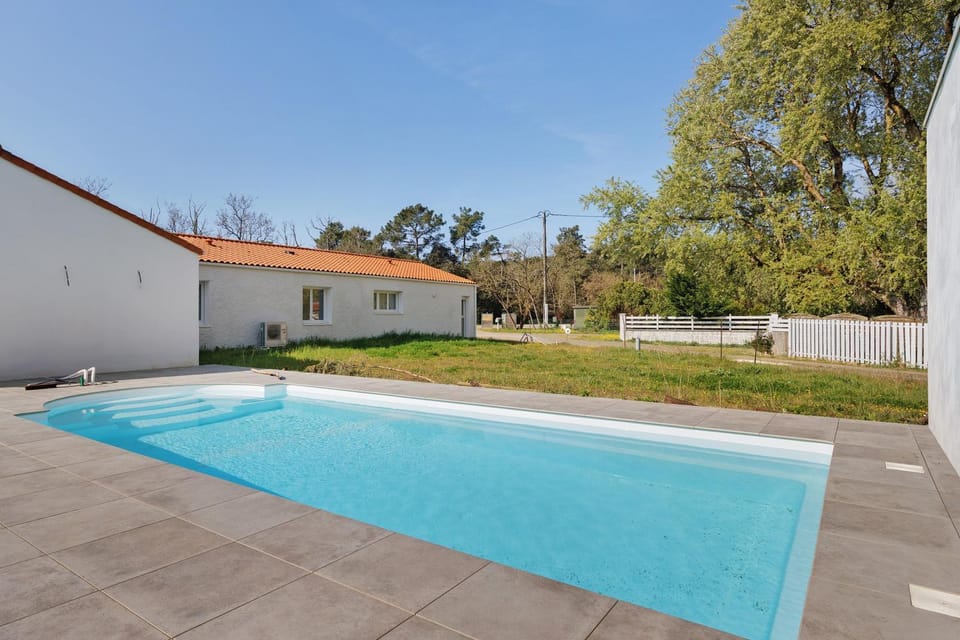 Property building, Swimming pool