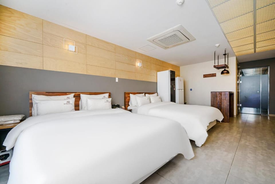 Bed, Bedroom, air conditioner