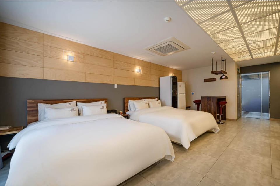 Bed, Photo of the whole room, Bedroom, wardrobe, air conditioner