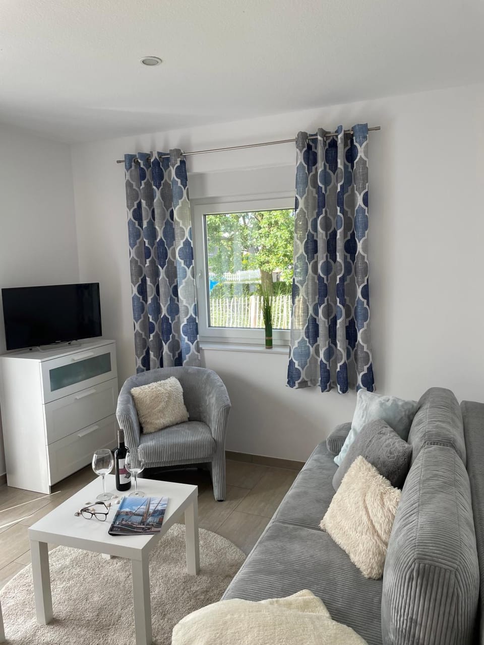 TV and multimedia, Living room, Seating area