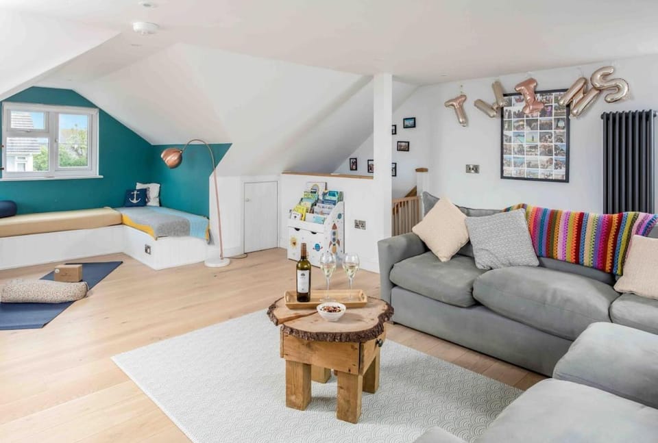 Parkland Place - Spacious Newquay family holiday home, parking, log burner, dog friendly House in Newquay