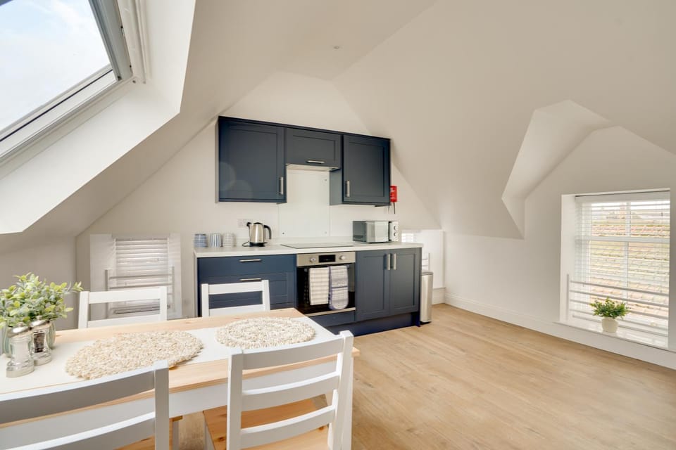 Dining area, kitchen
