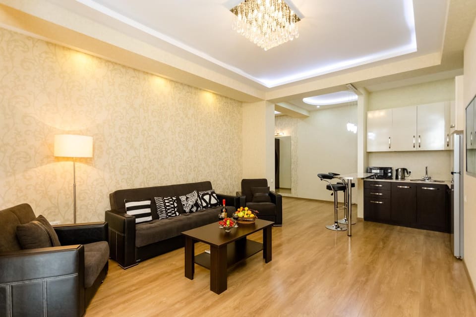 Kitchen or kitchenette, Living room, Seating area, Dining area, minibar, oven, stove
