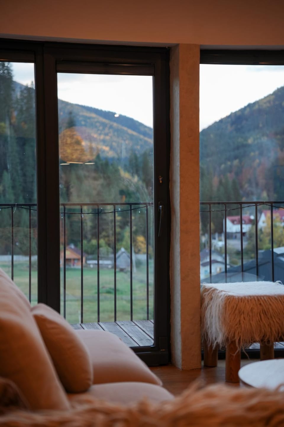 Living room, Mountain view