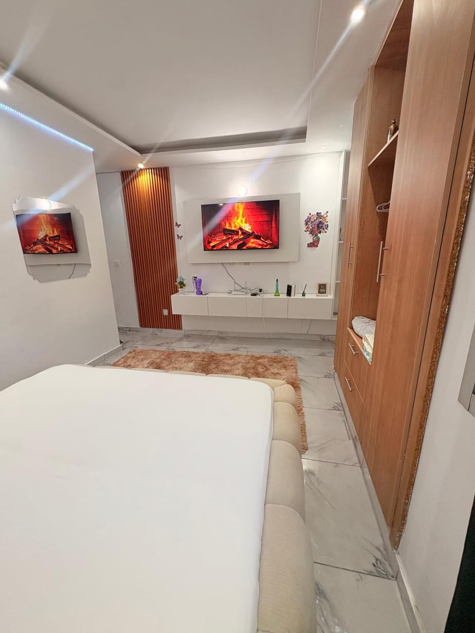 Photo of the whole room