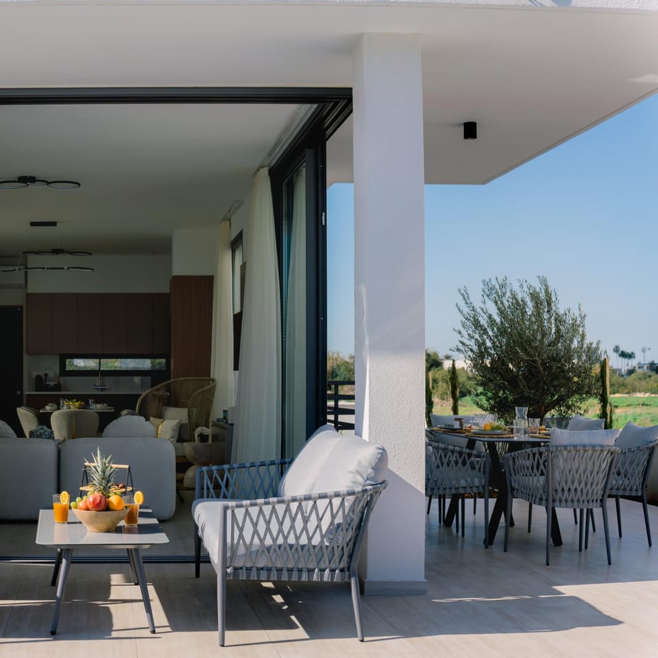 Balcony/Terrace, Food and drinks, Seating area