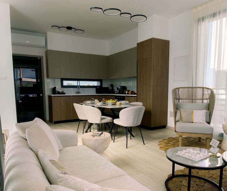 Kitchen or kitchenette, Living room, Dining area
