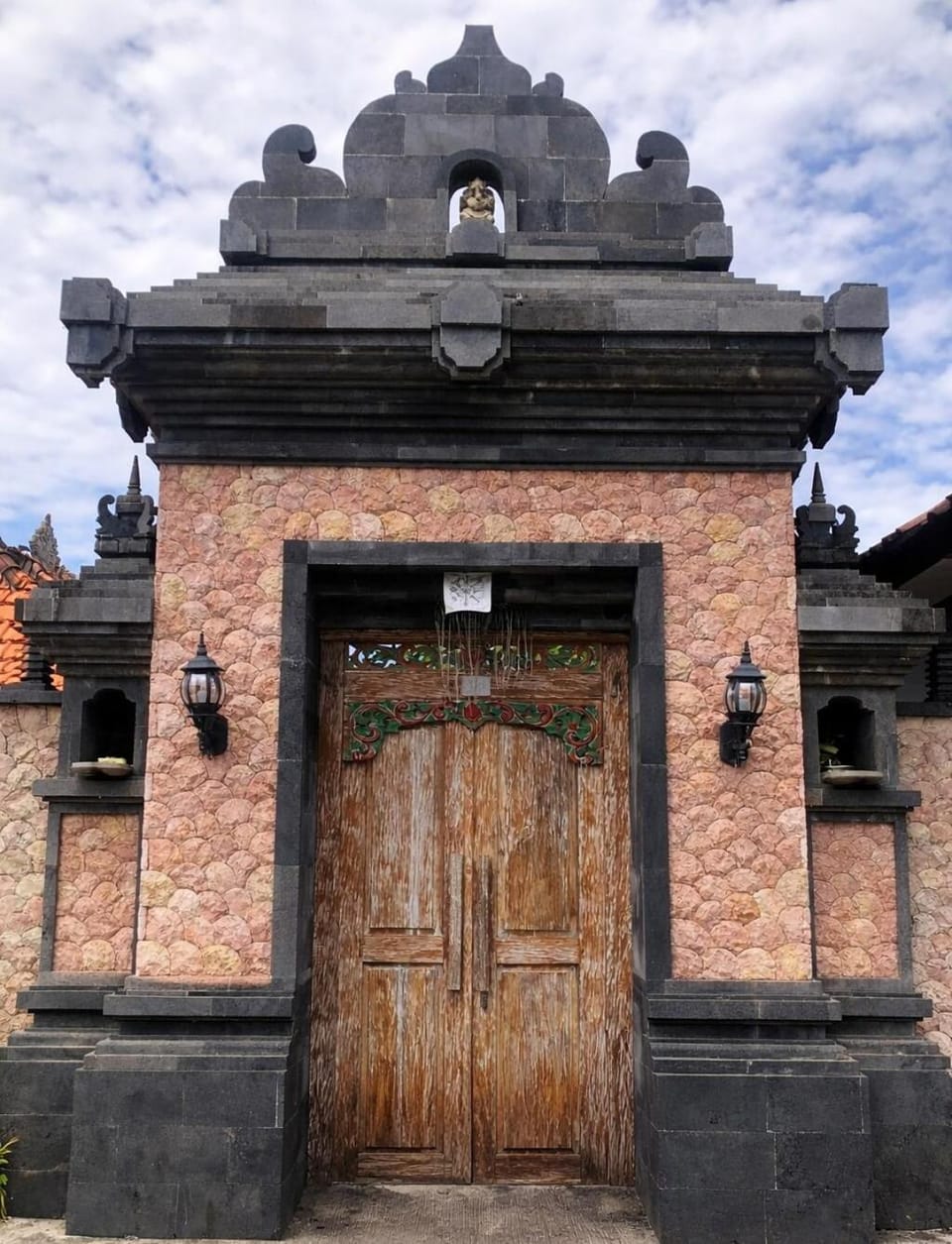 Facade/entrance