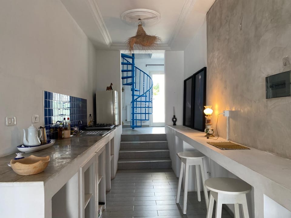 Kitchen or kitchenette, Seating area