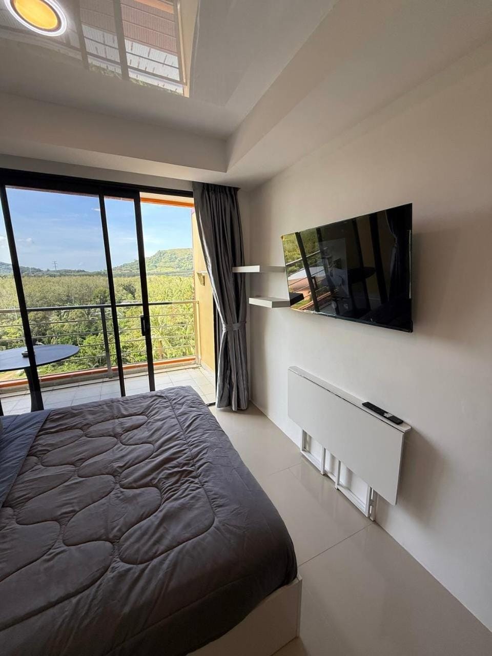 Bed, TV and multimedia