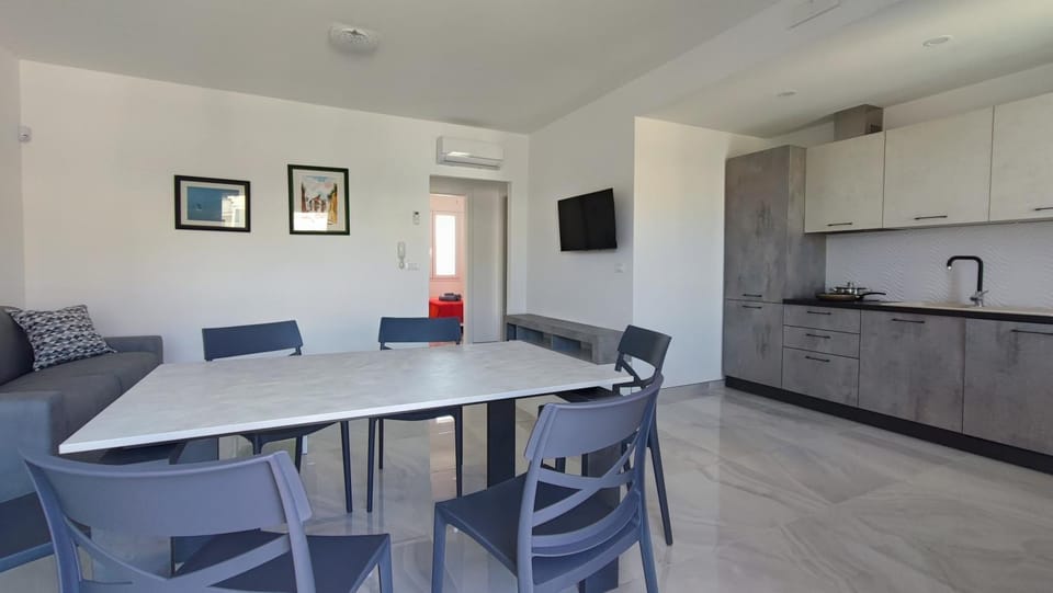 Property building, Kitchen or kitchenette, Living room