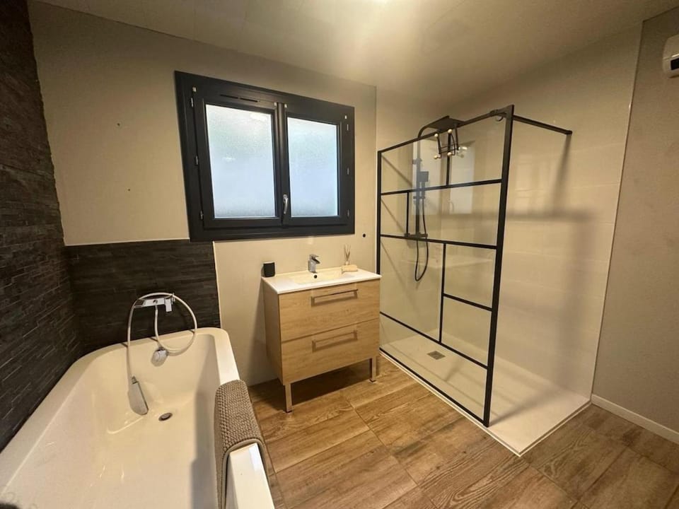 Shower, Bathroom, towels