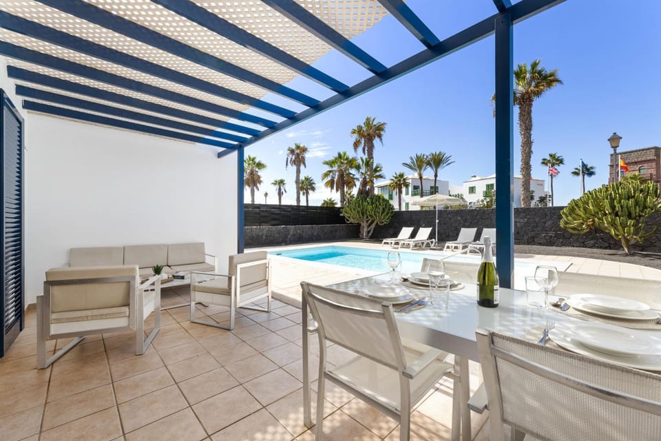 Patio, View (from property/room), Balcony/Terrace, Pool view, Swimming pool, sunbed