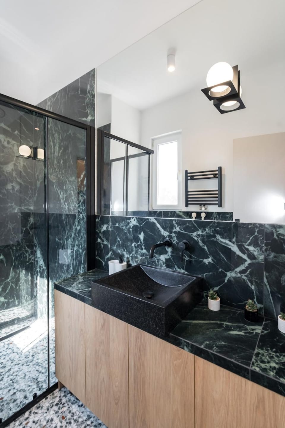 Shower, Bathroom, hair dryier, heating