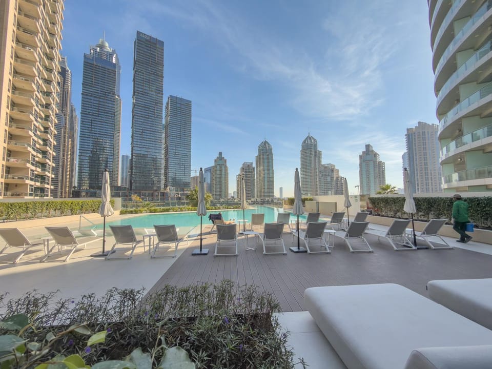 Elegant 1BR LIV Marina Dubai World-Class Amenities Apartment in Dubai