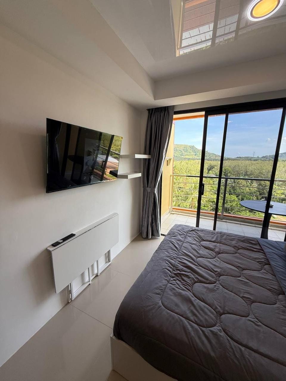 Bed, TV and multimedia