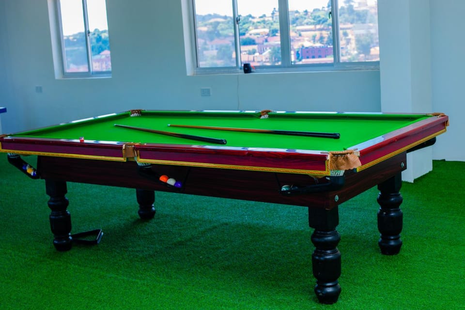 Luxury Calm Stay with Gym, Rooftop Views, Kampala Apartment in Kampala