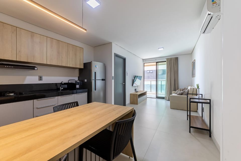 Kitchen or kitchenette, Dining area, minibar, oven, stove