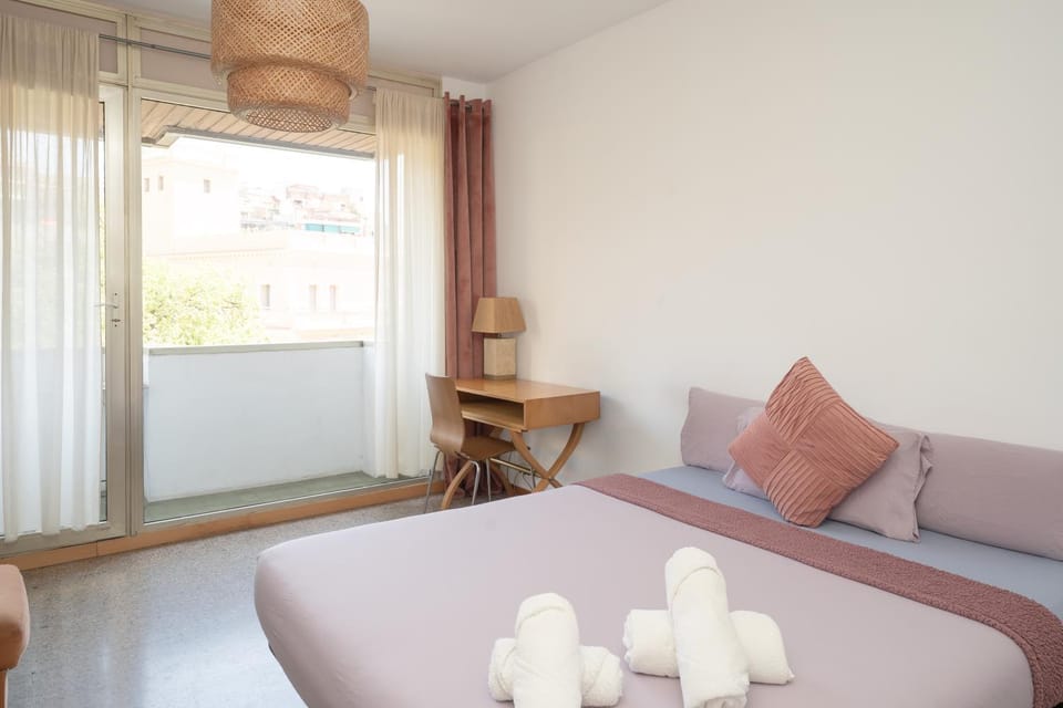 Bed, Balcony/Terrace, Photo of the whole room, Seating area, Bedroom