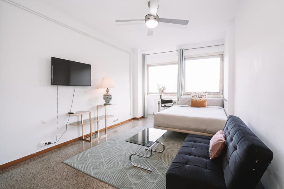 Central Gracia Apartment & 4 BDR & 8 guests Apartment in Barcelona
