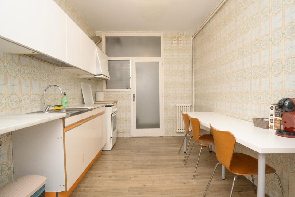 Coffee/tea facilities, Kitchen or kitchenette, Dining area