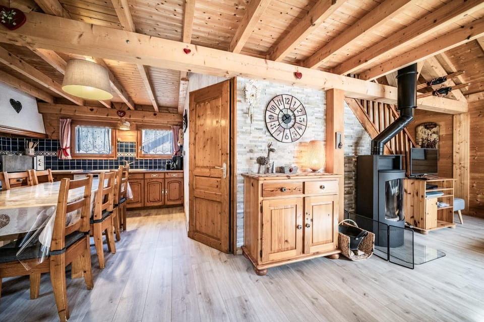 Property building, Kitchen or kitchenette, Living room