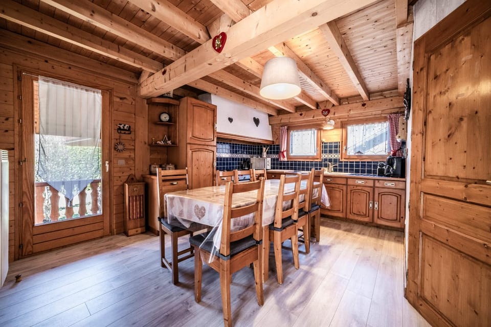 Property building, Kitchen or kitchenette, Living room