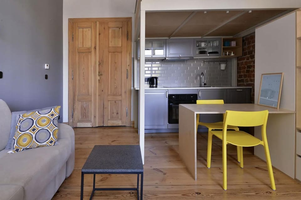 Kitchen or kitchenette, Seating area, Dining area, stove