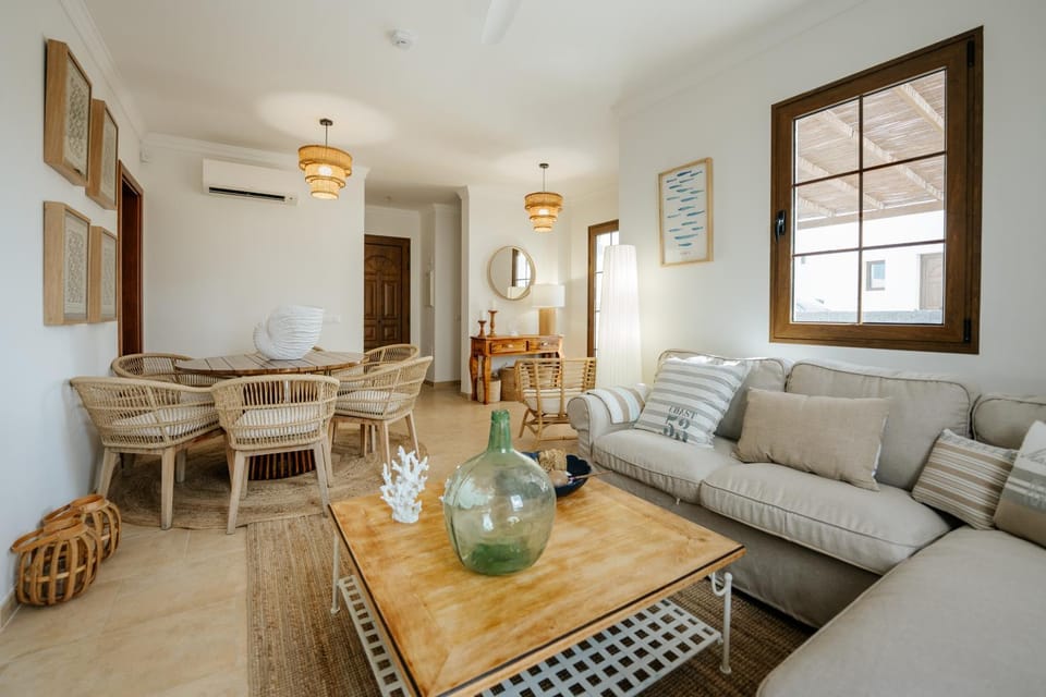 TV and multimedia, Living room, Seating area, Dining area, heating, air conditioner