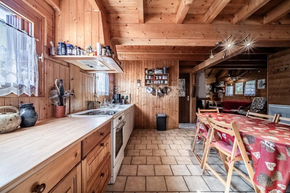 Property building, Kitchen or kitchenette, Living room