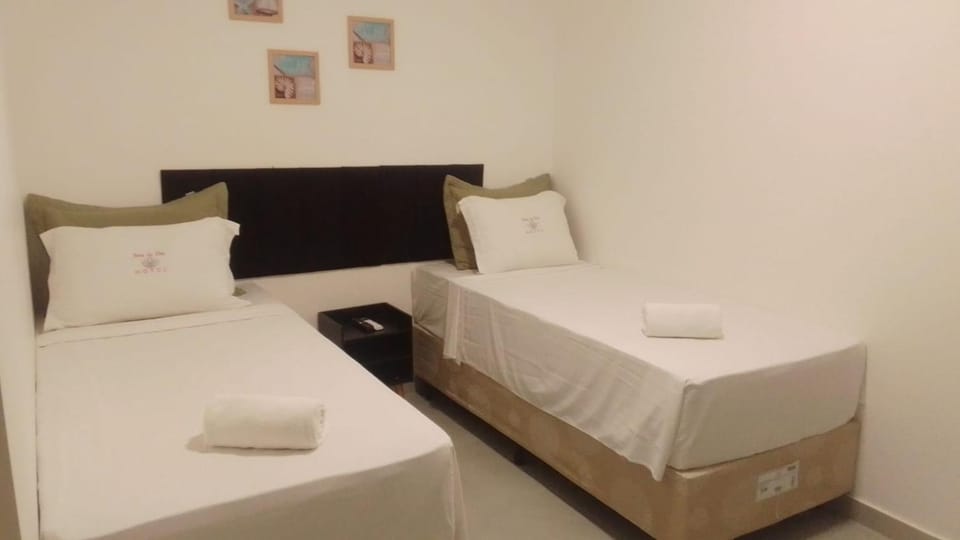 Bed, Bathroom, Photo of the whole room, Bedroom, towels