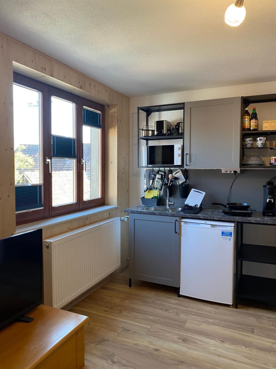 Einzelzimmer am Homboller Hof mit Gemeinschaftsraum Vacation rental in Baden-Württemberg