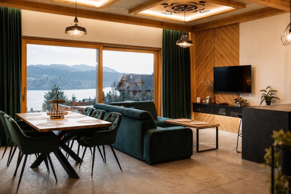 Communal lounge/ TV room, Lake view, Mountain view