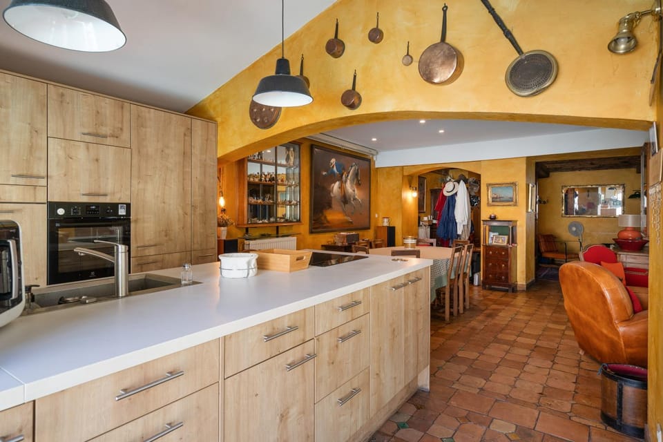Kitchen or kitchenette, Living room