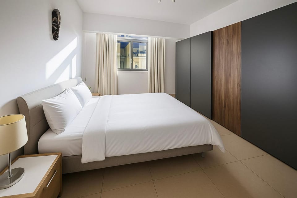 Photo of the whole room, Bedroom, wardrobe